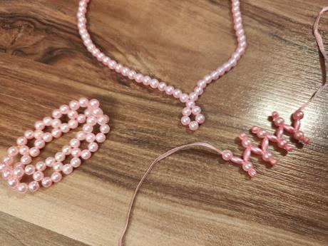 Náhrdelník a náramky,