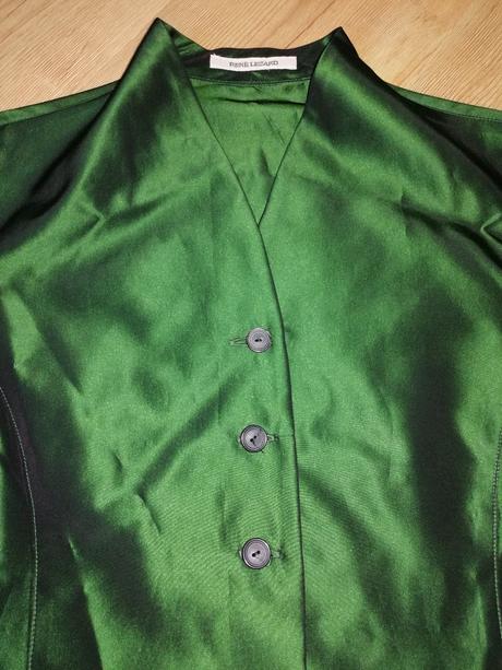 Smaragdové sako, 36
