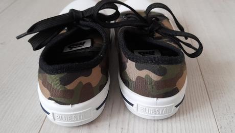 Nenosené plátené tenisky, 31