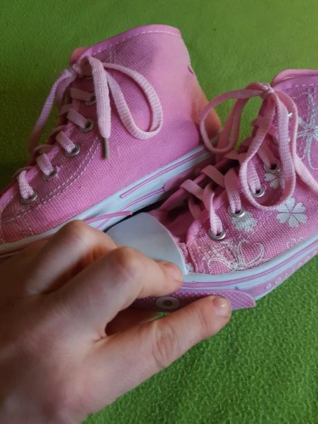 Vyššie dievčenské tenisky, 34