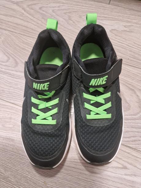 25sch_nike na lepaky zelenkave 33.5, nike,33