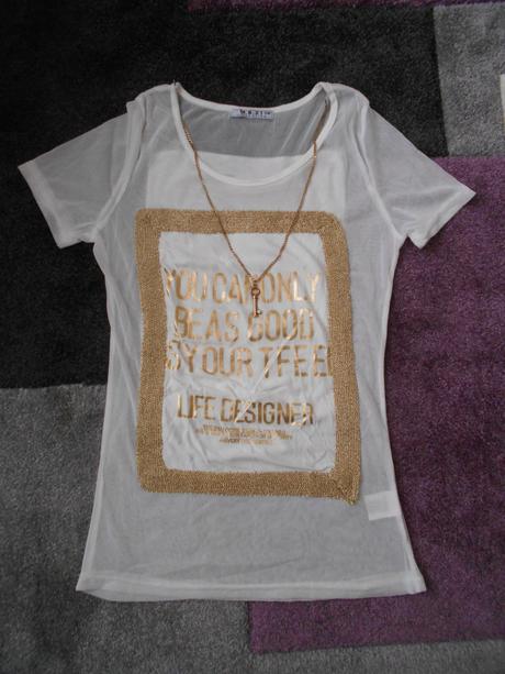 Elegantné biele tričko so zlatou aplikáciou, s