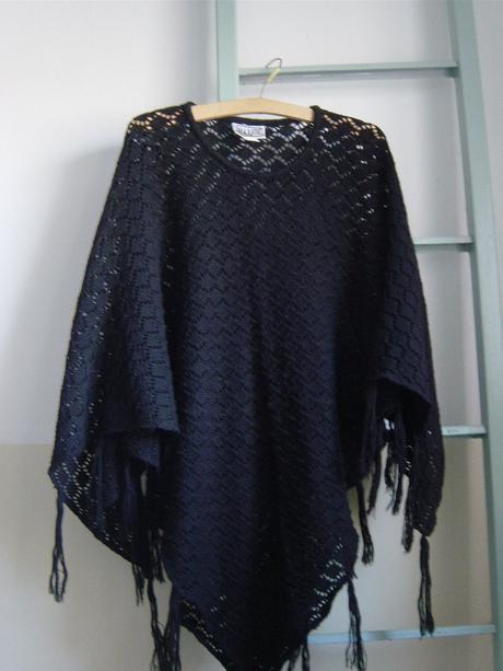 Pončo čierne a 2blúzky, m