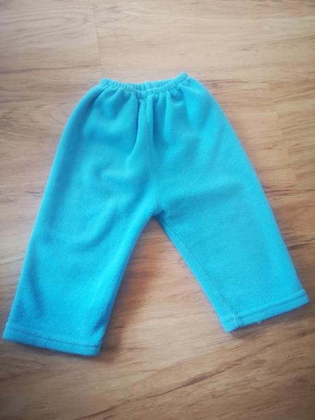 Modré semisove tepláky, 92