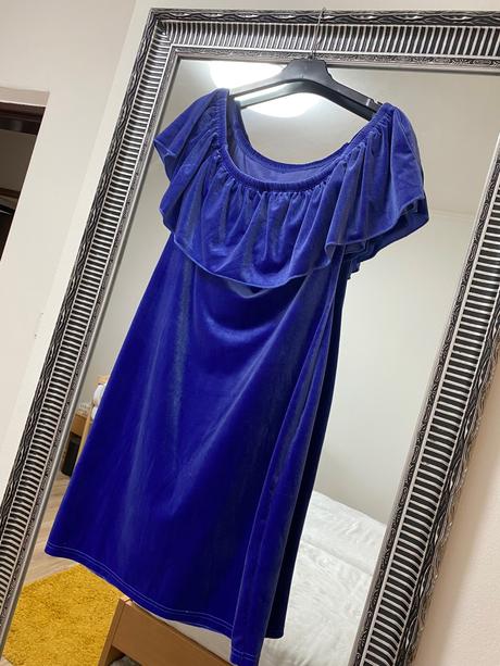 Zamatové šaty s volánom, bonprix,38