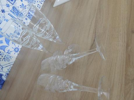 Sklenené poháre na nožičke, 