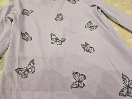 Fialove tricko s motylikmi, 146