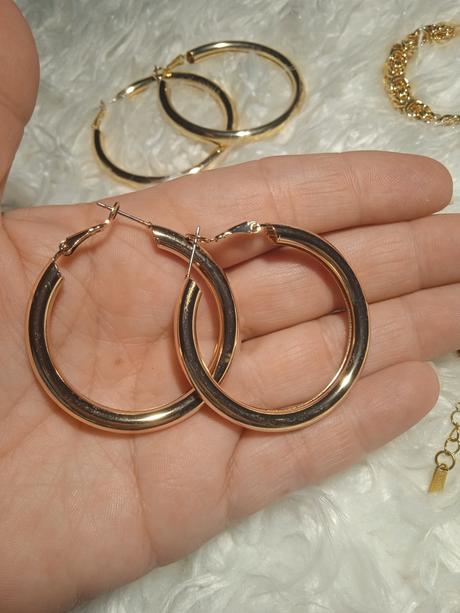 Náušnice, náramky, brošňa,