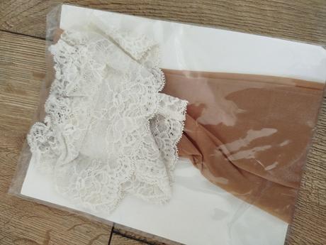 Podväzkové pančuchy s bielou čipkou, m