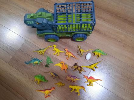 Veľké auto s dinosaurami, 