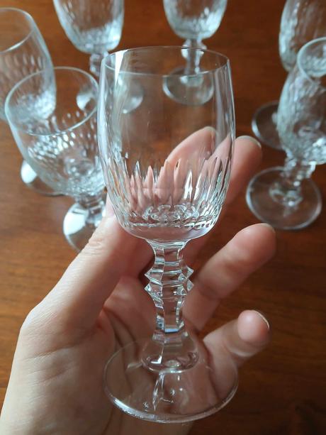 Krásne prepracované poháre na stopke, 