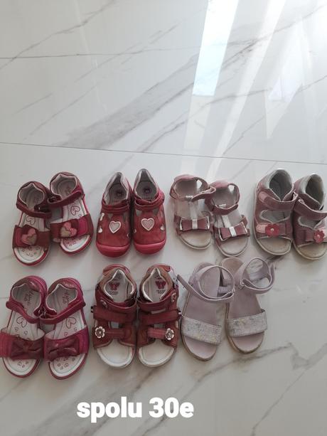 Kozenne sandalky darujem, 26