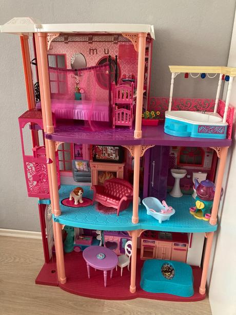 Barbie dom,