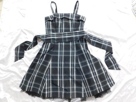 Pekne trendy karo korzetove šaty, 36