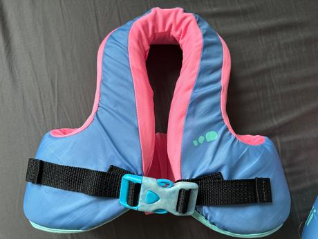 Plavecká dievčenská vesta swimvest decathlon, 