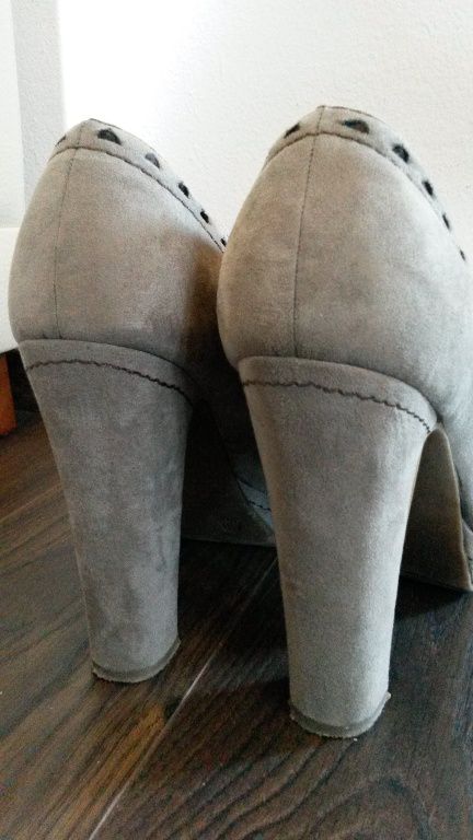 Elegantné kvalitné lodičky catwalk, deichmann,40