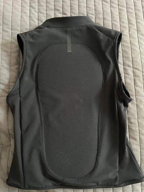 Pruzny jazdecky chranic na chrbat fourganza, 