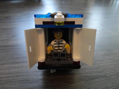Lego policajné auto - preprava väzňa, 