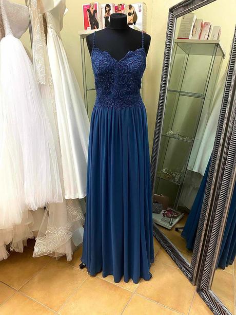 Šaty sedia na veľkosť s/m, m / s