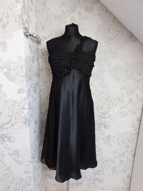 Pekne slavnostne saty, 36