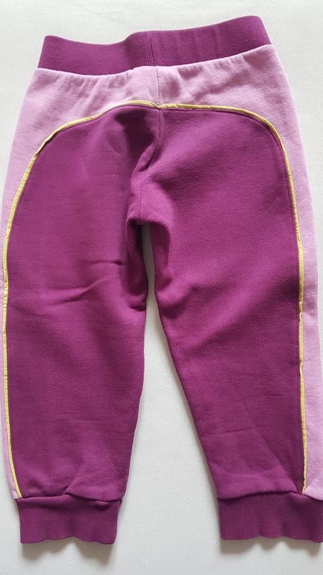 Predám dievčenské tepláky zn. autority, 104