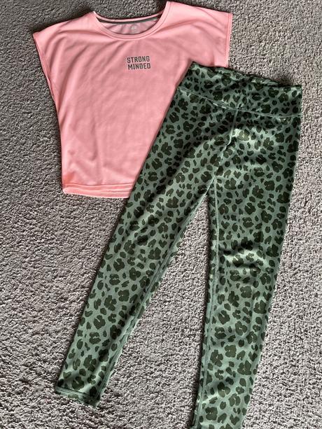 Sportovy komplet, h&m,152