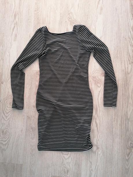 Šaty s holým chrbtom, 36