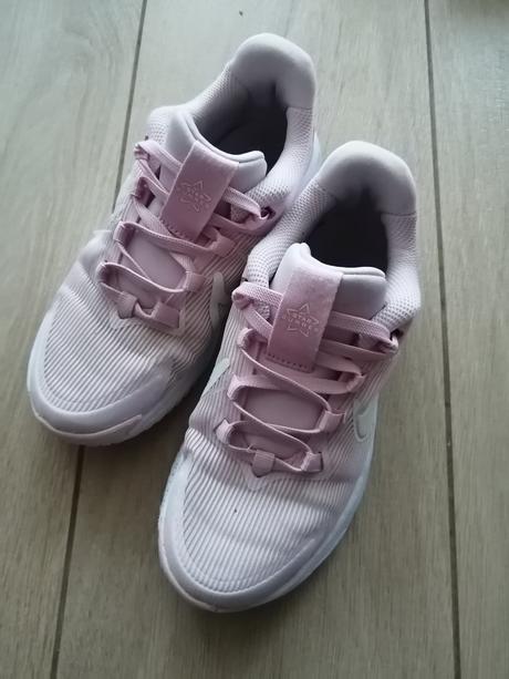 Ľahké vzdušné nike tenisky, nike,30