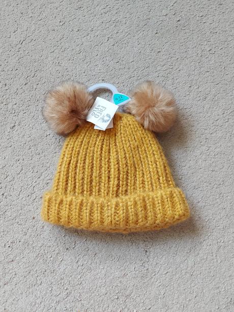 Čiapka s bombrlcami, f&f,74