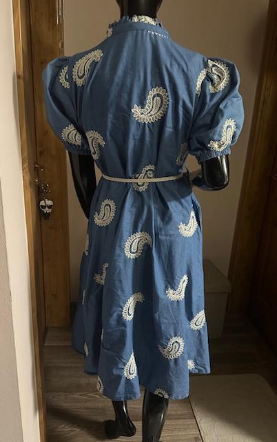 Letné šaty so vzorom a opaskom, l / m