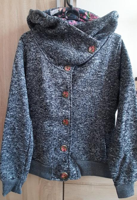 Mikina na gombiky, m / s