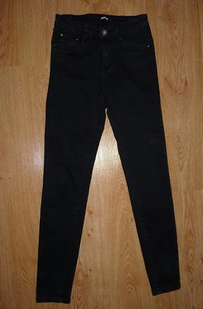 Skinny s vysokým pásom, 26