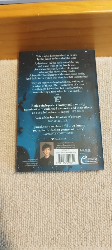 Neil gaiman - the ocean at the end of the lane, 