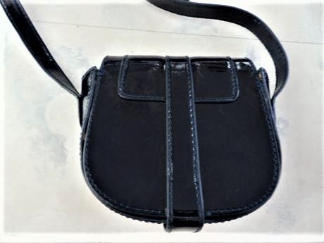 Laková kabelka over cross zara, zara