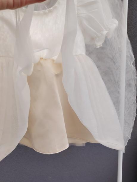 Béžové princeznovské šaty s krátkym rukávom, 92