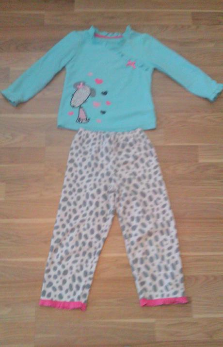 Krásne domáce oblečenie pre dievčatko, primark,110