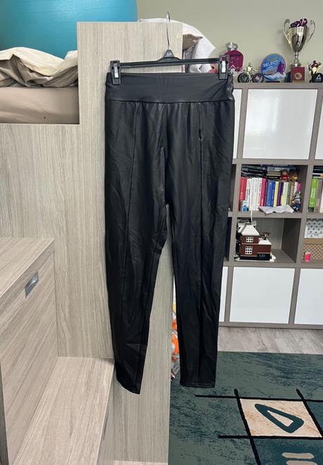 Koženkové legíny, s