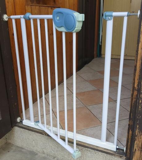 Detská kovová bezpečnostná zábrana na dvere,schody, safety 1st