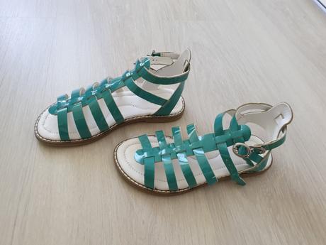 Sandálky, 30