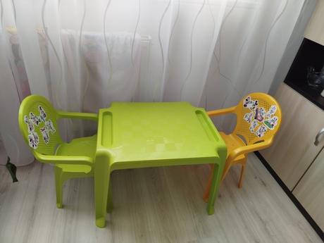 Stôl so stoličkami pre drobcov, 
