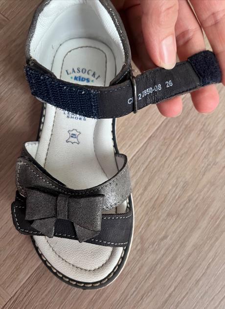 Sandálky, lasocki,26
