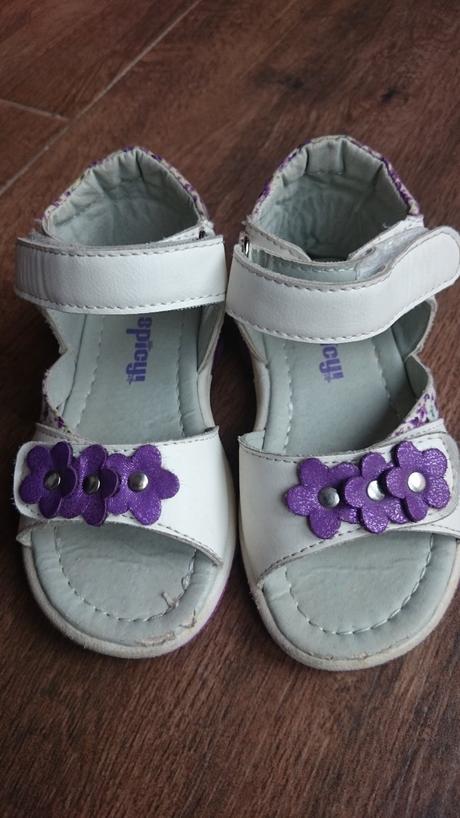 Sandálky, 22