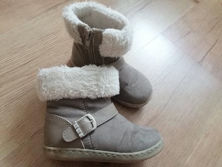 Teplé čižmičky, 23