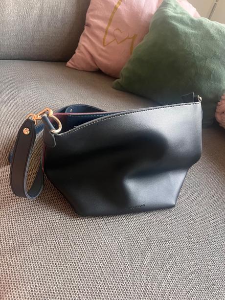 Crossbody kabelka, reserved