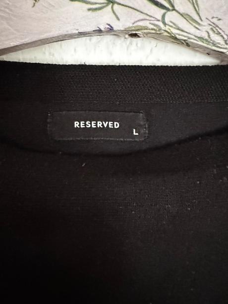 Sveter, reserved