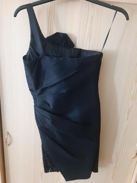 Cierne kratke spolocenske saty, s