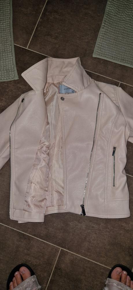 Koženkova bunda, reserved,146