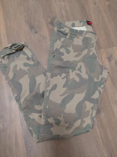 Maskacove nohavice retro jeans, 28