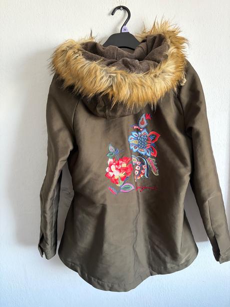 Desigual bunda velkost 38 vysivana s kapucou parka, desigual,38