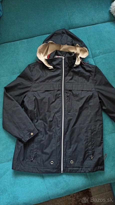Nepremokavá bunda, 38